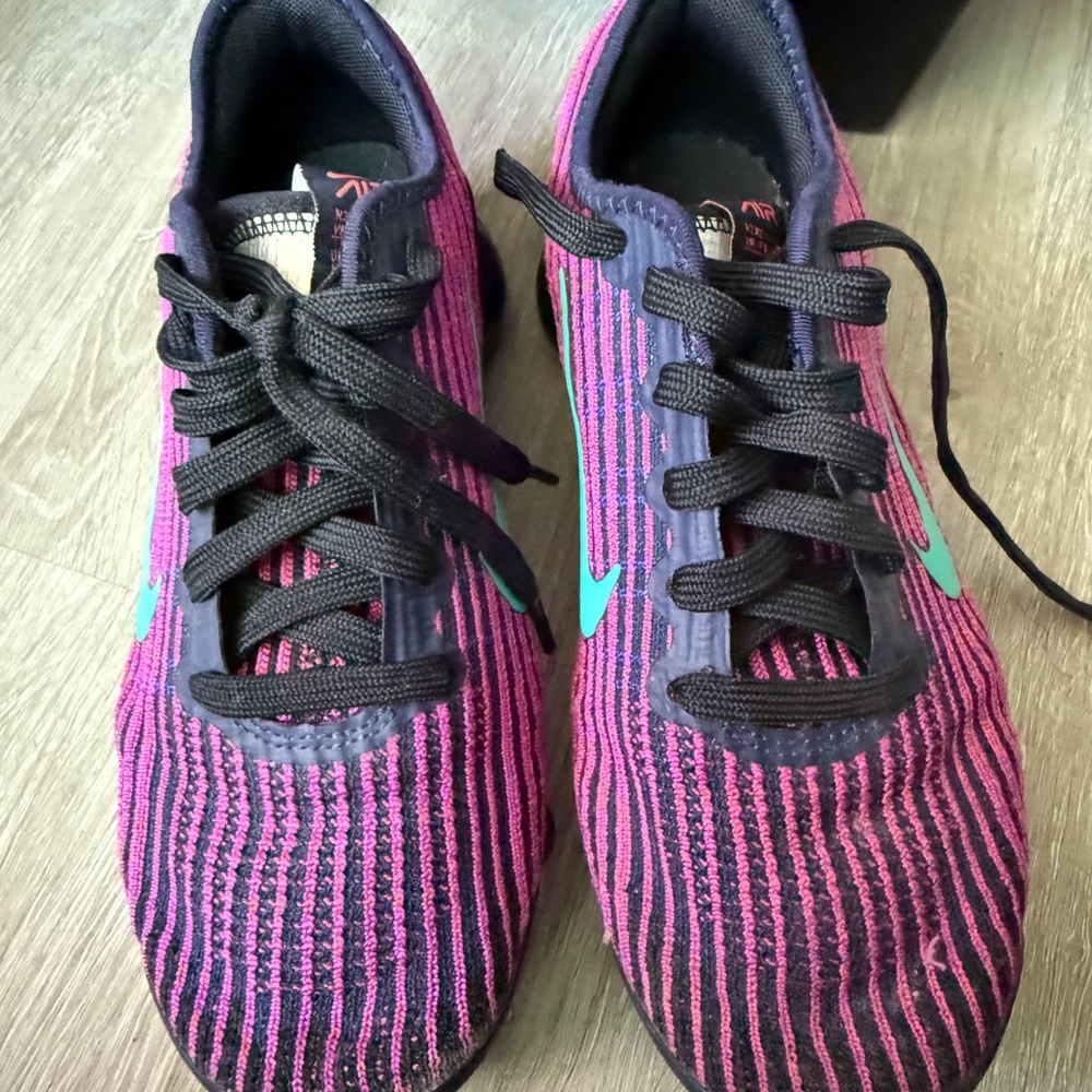 Nike Pink and navy blue Vapormax